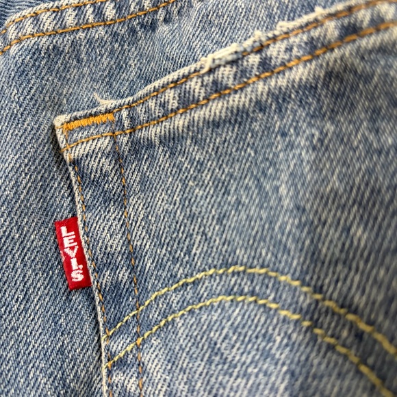 Levi's 501 Button Fly Distressed Cuffed Raw Hem Medium Wash Shorts Women's Sz 31 - Picture 4 of 12